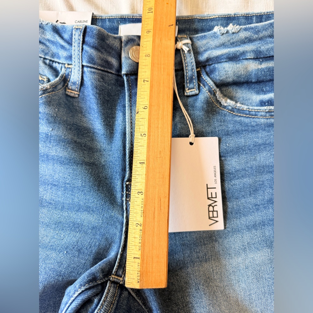 NWT CARLENE MID RISE CROP SLIM STRAIGHT STRETCH JEANS
VERVET size26 - Picture 9 of 13